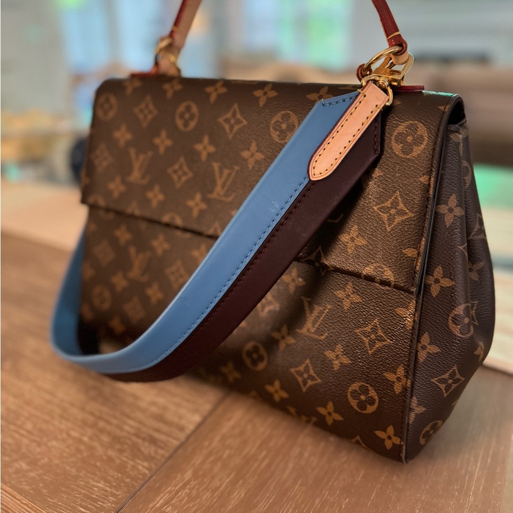 Louis Vuitton Cluny BB with removable leather shoulder strap